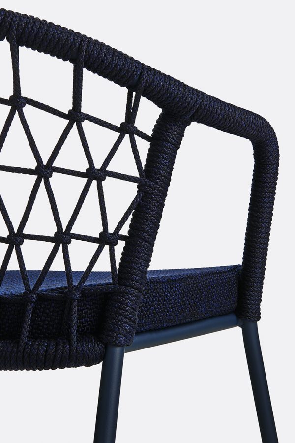 Silla Panarea marca Pedrali con cojin de asiento con estructura de acero y respaldar tejidos con cuerda